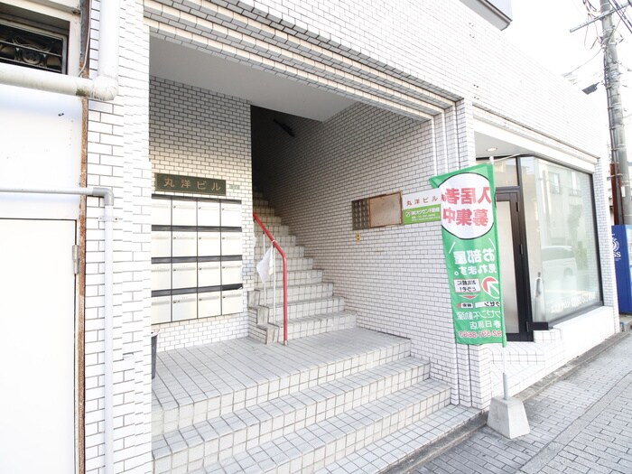 物件外観写真4　(エントランス部分)