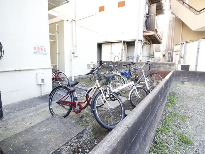 物件外観写真5　(駐輪場)