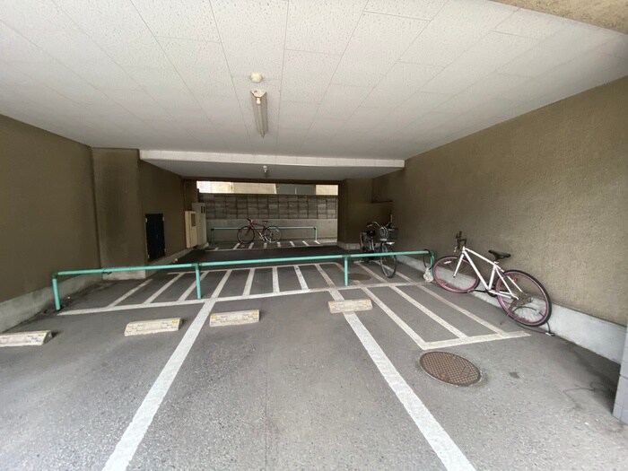 物件外観写真4　(駐車場)