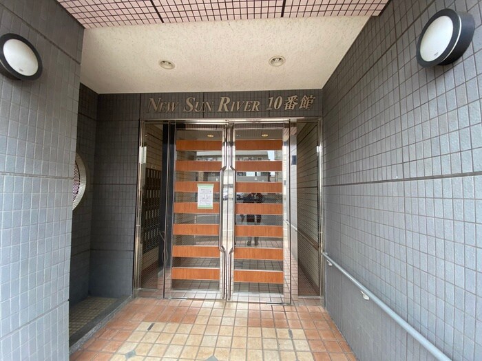 物件外観写真5　(エントランス部分)