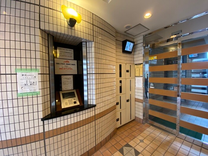 物件外観写真6　(エントランス部分)