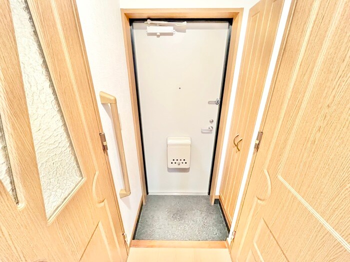 物件内観写真14　(玄関)