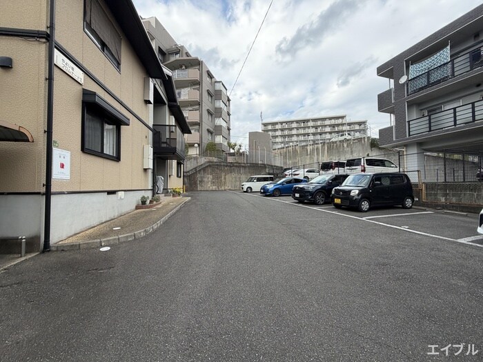 物件外観写真6　(駐車場)