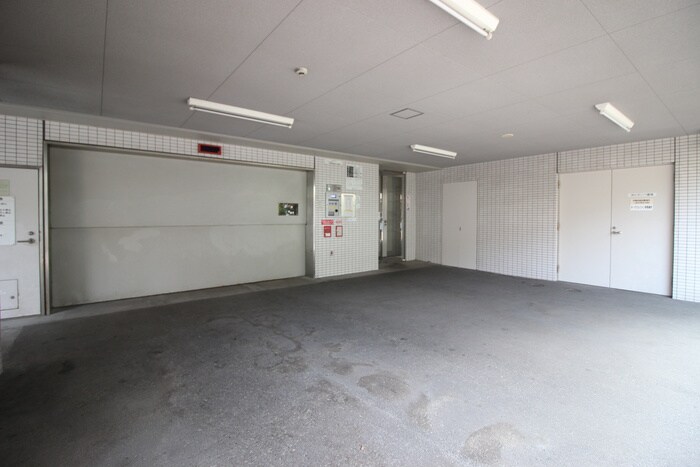 物件外観写真5　(駐車場)