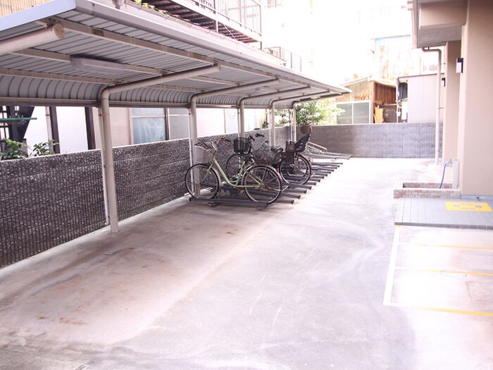 物件外観写真5　(駐輪場)