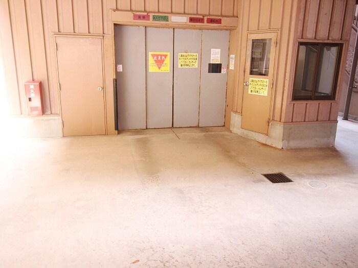 物件外観写真6　(駐車場)