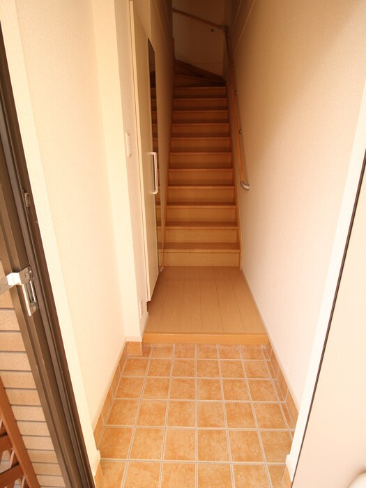 物件内観写真10　(玄関)