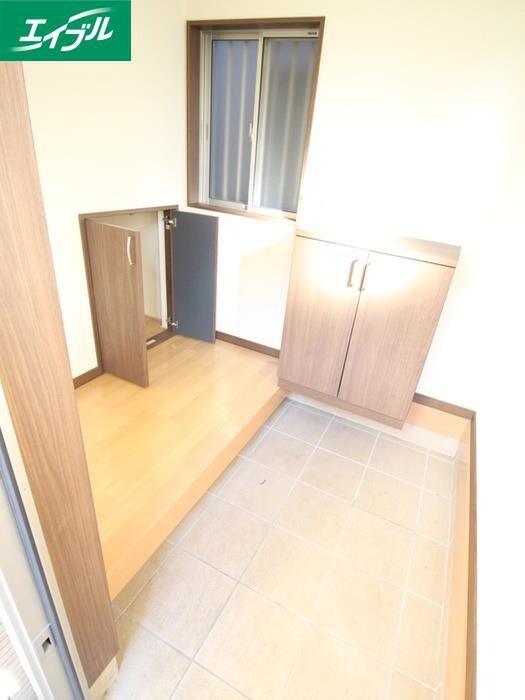 物件内観写真11　(玄関)