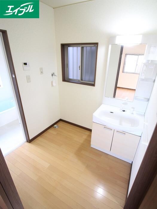 物件内観写真14　(洗濯機置場)