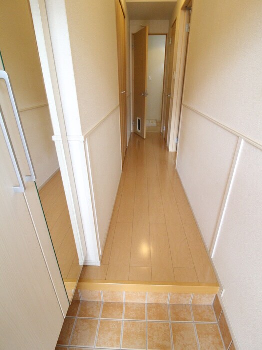 物件内観写真10　(玄関)