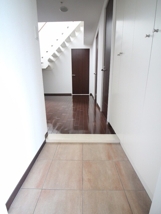 物件内観写真8　(玄関)