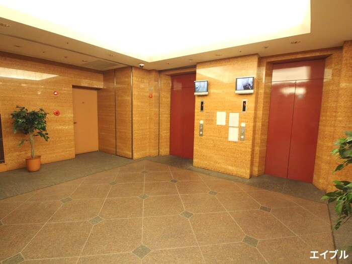 物件外観写真4　(エントランス部分)