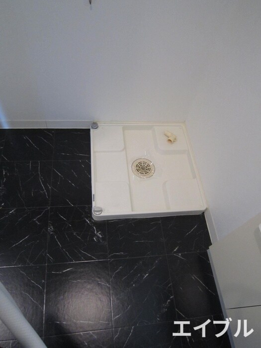 物件内観写真8　(洗濯機置場)