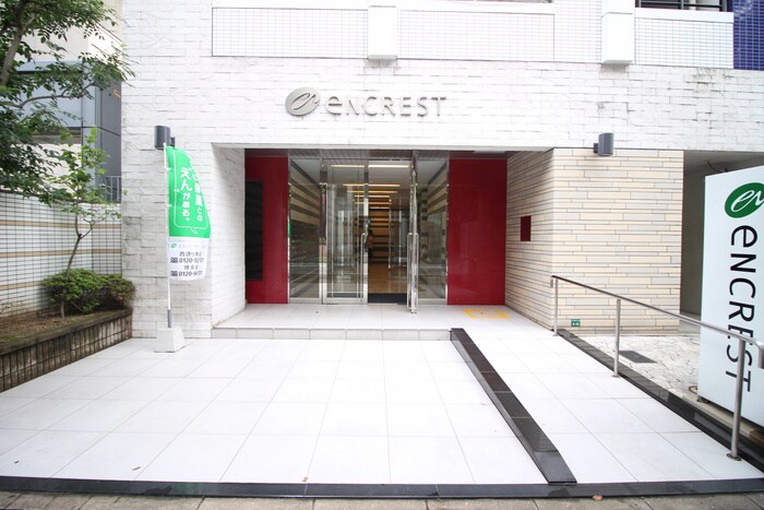 物件外観写真2　(エントランス部分)