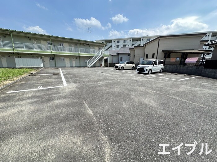 物件外観写真2　(駐車場)