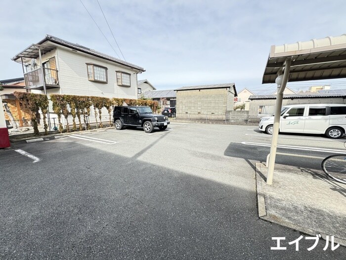 物件外観写真2　(駐車場)