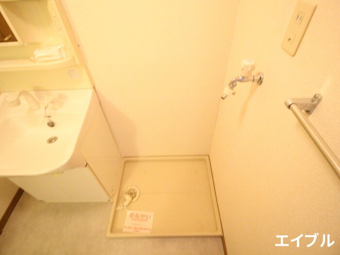 物件内観写真8　(洗濯機置場)