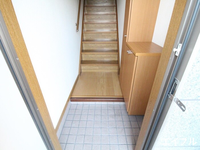 物件内観写真13　(玄関)