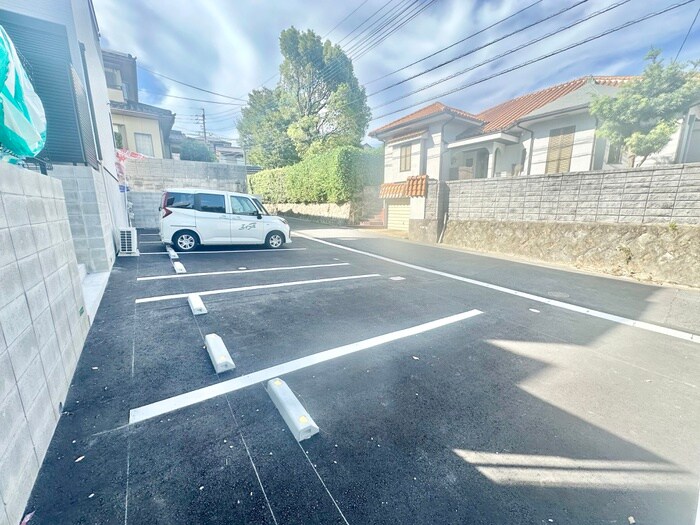 物件外観写真3　(駐車場)