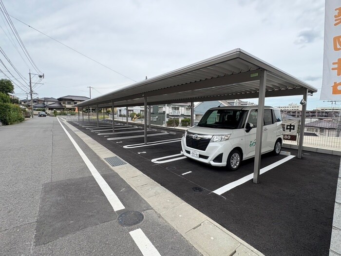 物件外観写真5　(駐車場)