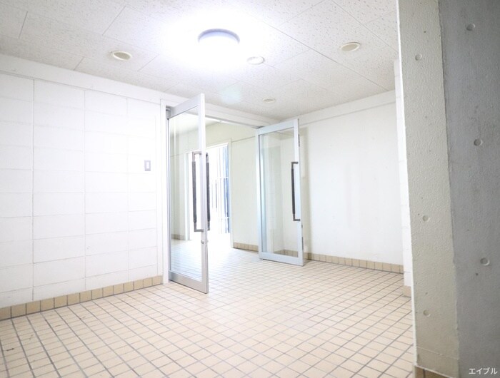 物件外観写真5　(エントランス部分)