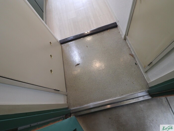 物件内観写真15　(玄関)