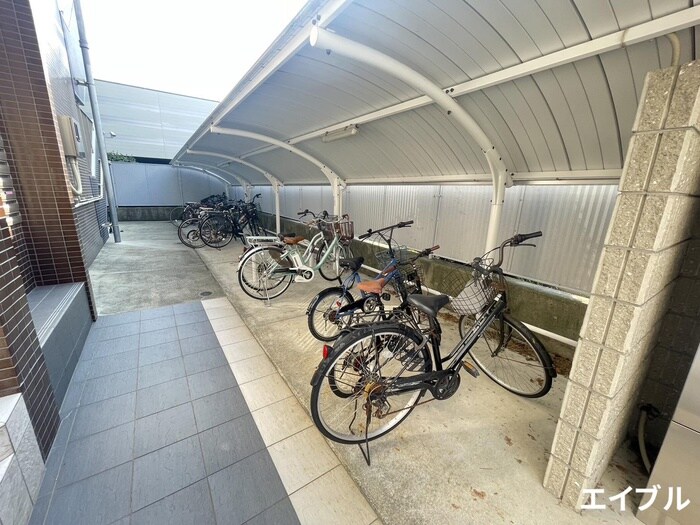 物件外観写真3　(駐輪場)