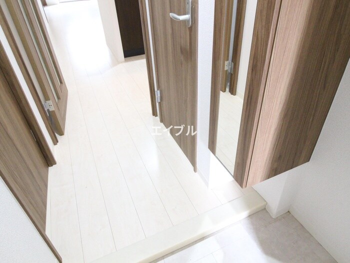 物件内観写真15　(玄関)