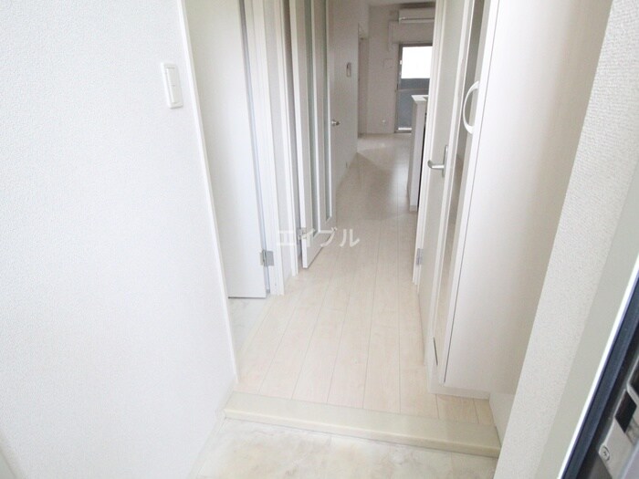 物件内観写真16　(玄関)