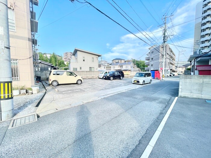 物件外観写真2　(駐車場)