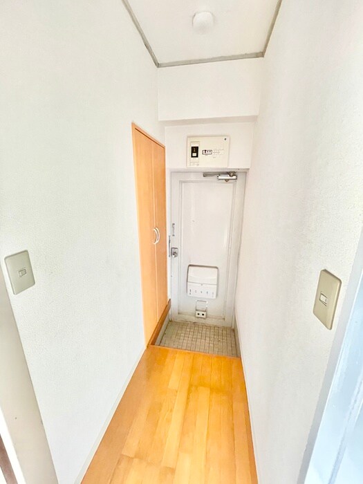 物件内観写真10　(玄関)