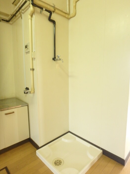 物件内観写真14　(洗濯機置場)