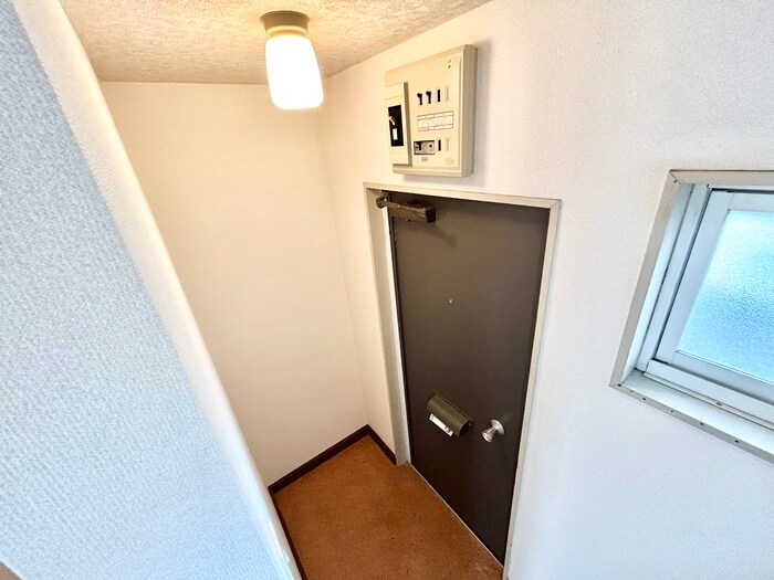 物件内観写真11　(玄関)