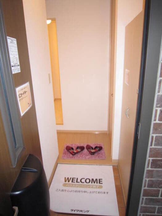 物件内観写真12　(玄関)