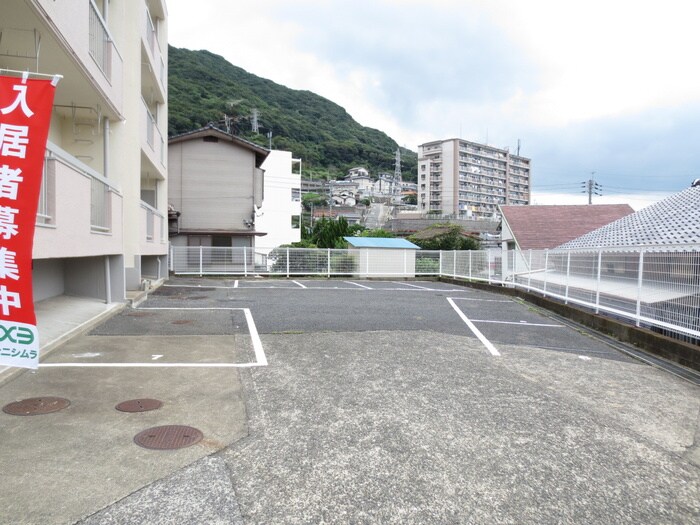 物件外観写真3　(駐車場)