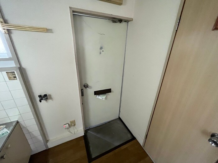 物件内観写真9　(玄関)