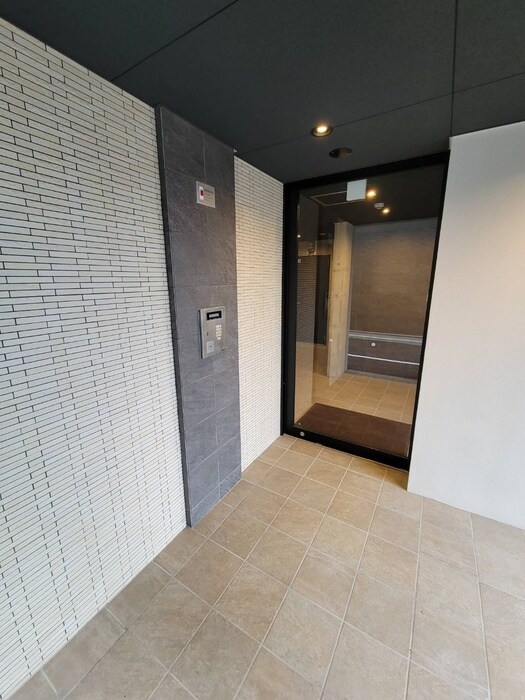 物件外観写真6　(エントランス部分)