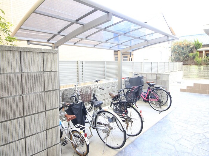 物件外観写真5　(駐輪場)