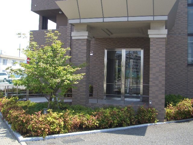 物件外観写真1　(エントランス部分)