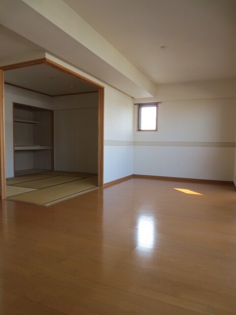 物件内観写真4　(居室)