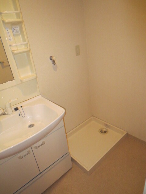 物件内観写真12　(洗濯機置場)