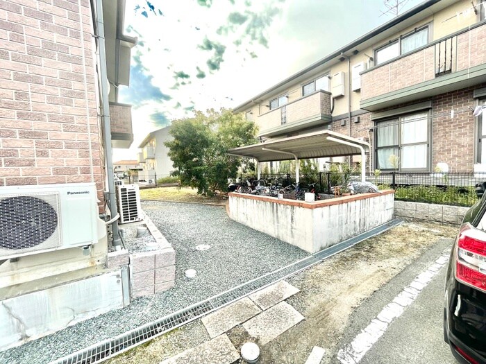 物件外観写真3　(駐輪場)