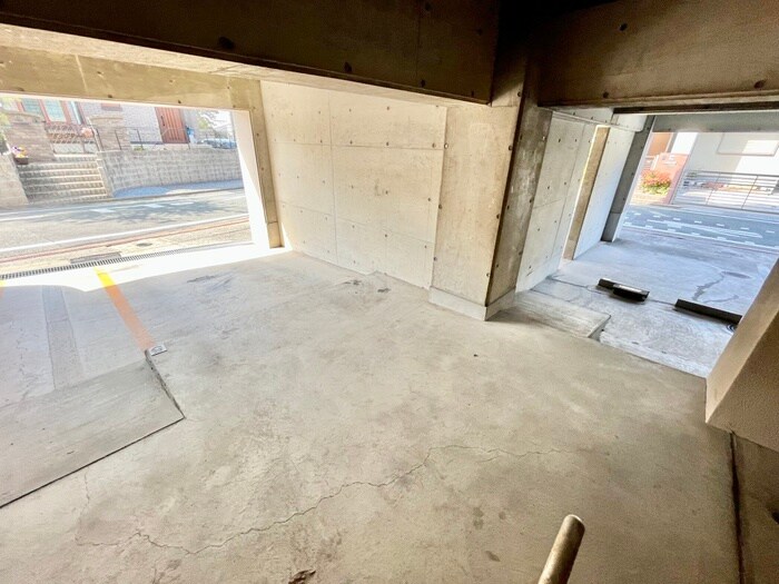 物件外観写真3　(駐車場)