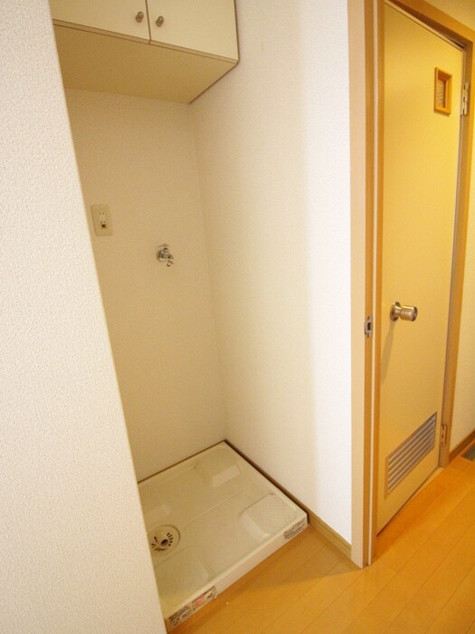 物件内観写真17　(洗濯機置場)