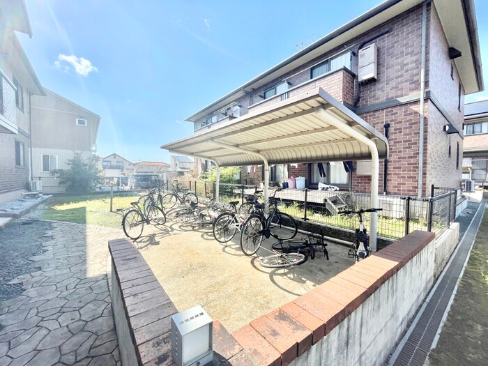 物件外観写真3　(駐輪場)