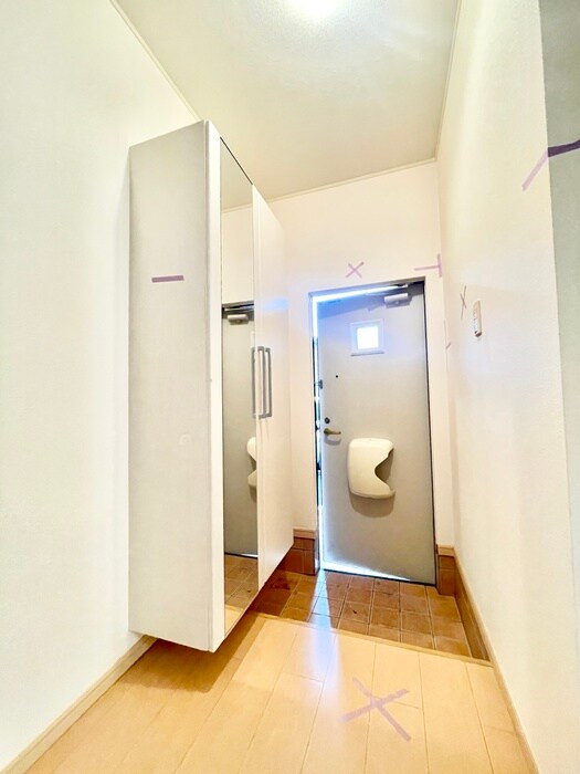 物件内観写真11　(玄関)