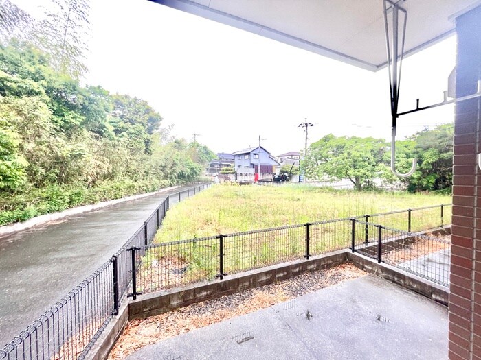 物件内観写真12　(室内からの展望)