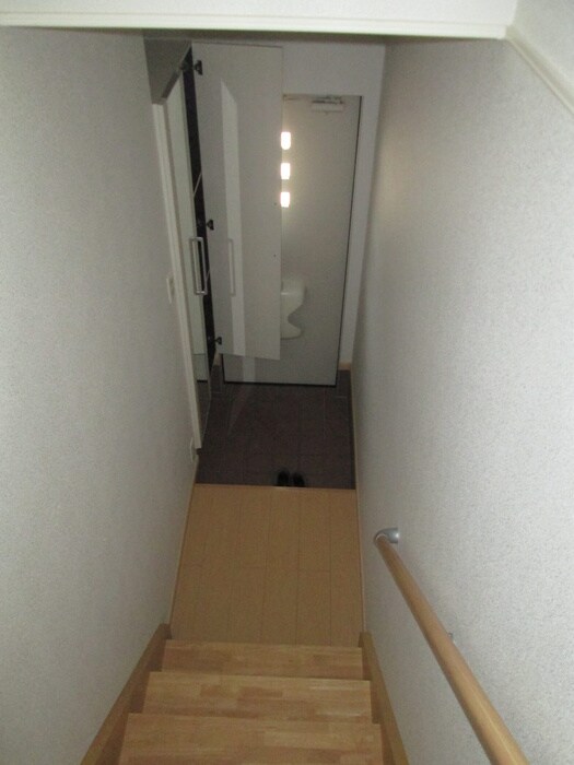 物件内観写真4　(玄関)