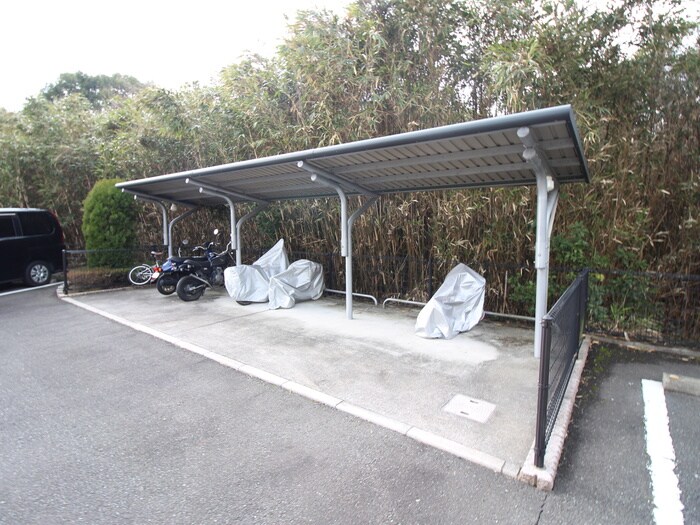 物件外観写真3　(駐輪場)