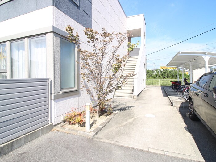 物件外観写真5　(エントランス部分)